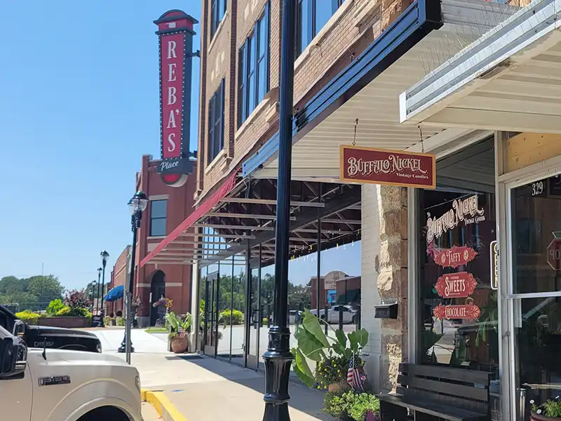 Downtown Atoka, Oklahoma restaurants and shopping